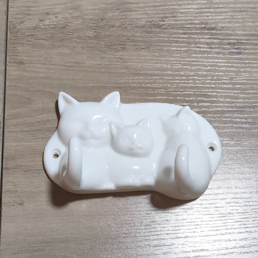 Vintage White Ceramic Cat Wall Hooks